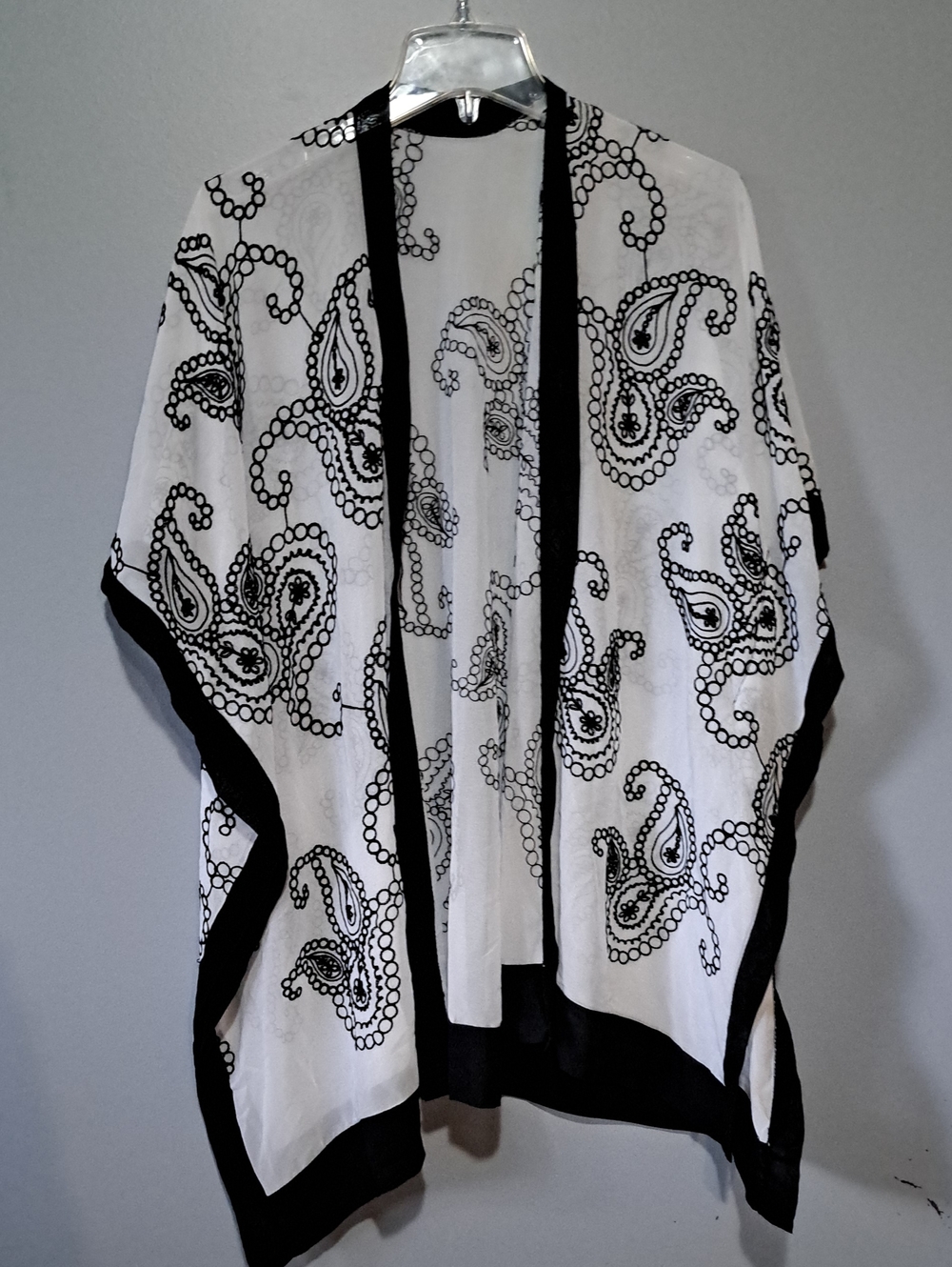 Black & White Paisley Kimono Jacket. 20% Silk